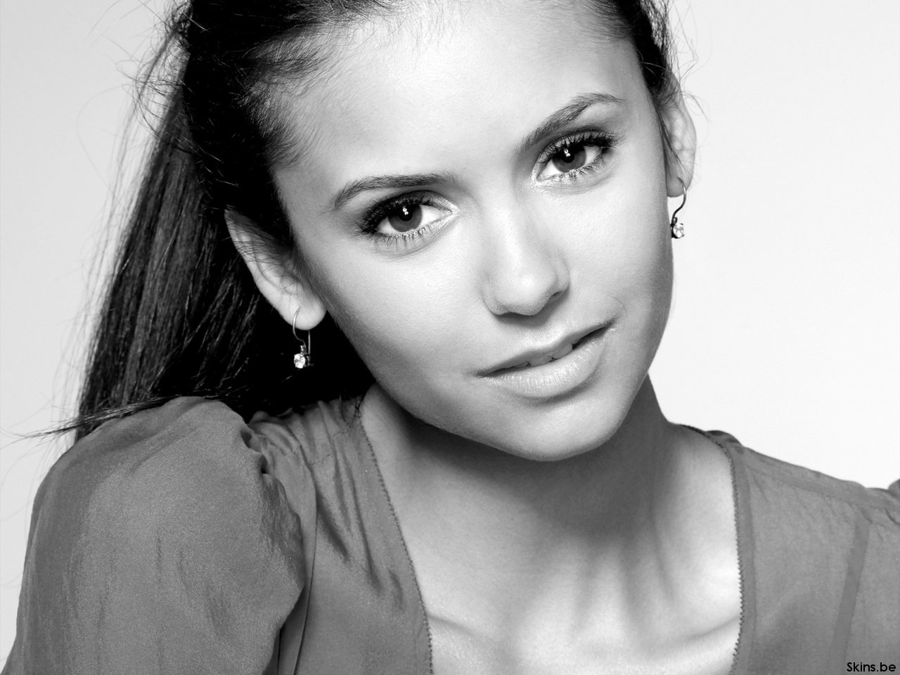 nina-dobrev-1280x960-36740 -  