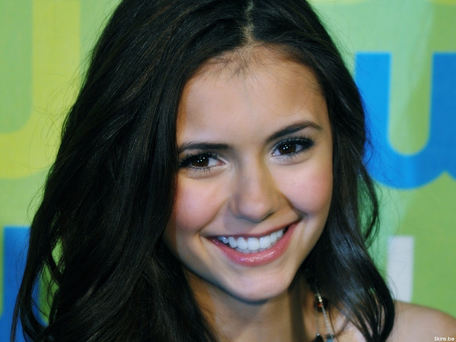 nina-dobrev-1600x1200-35687 -  